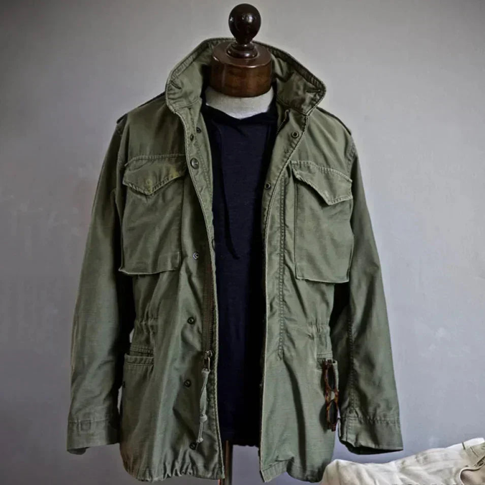 Veste en toile aux lignes épurées