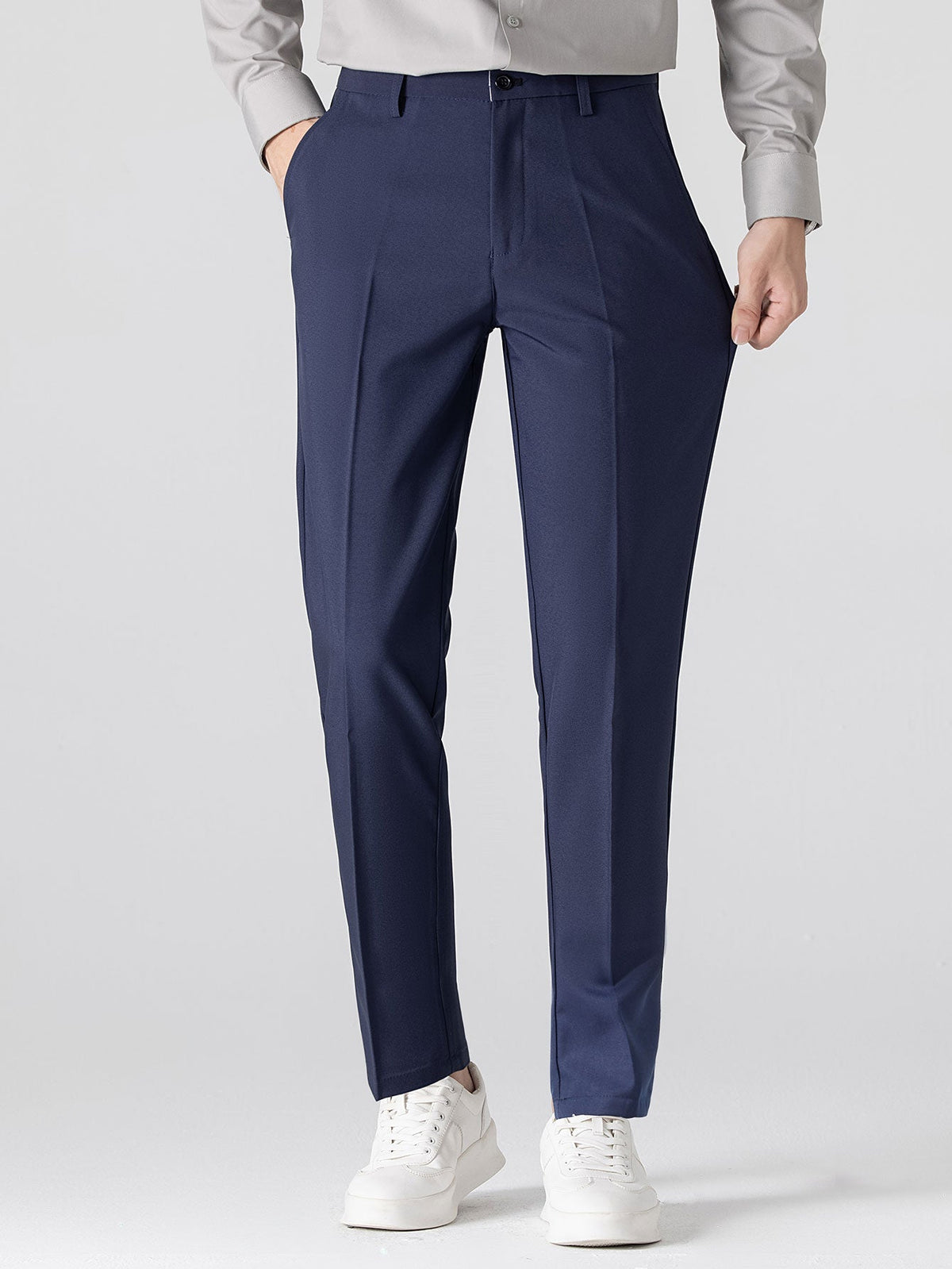 Ensemble chemise rayée blanche et pantalon évasé
