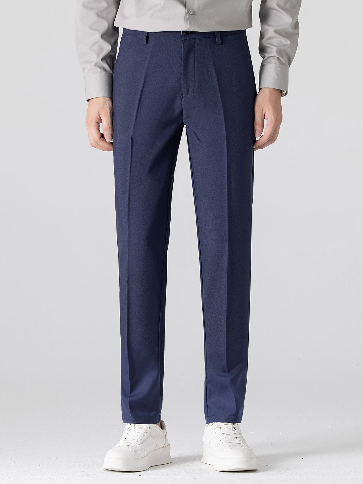 Ensemble chemise rayée blanche et pantalon évasé