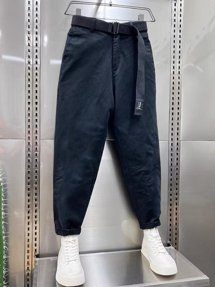 Pantalon coupe carotte avec ceinture sangle
