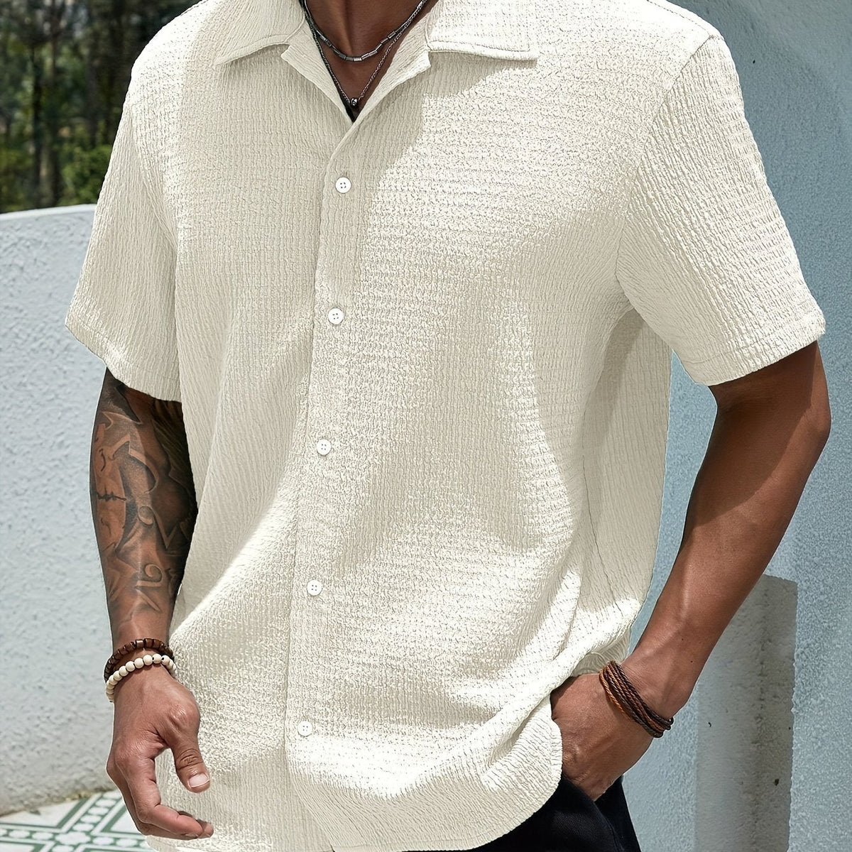 Chemise unie à col classique boutonnée