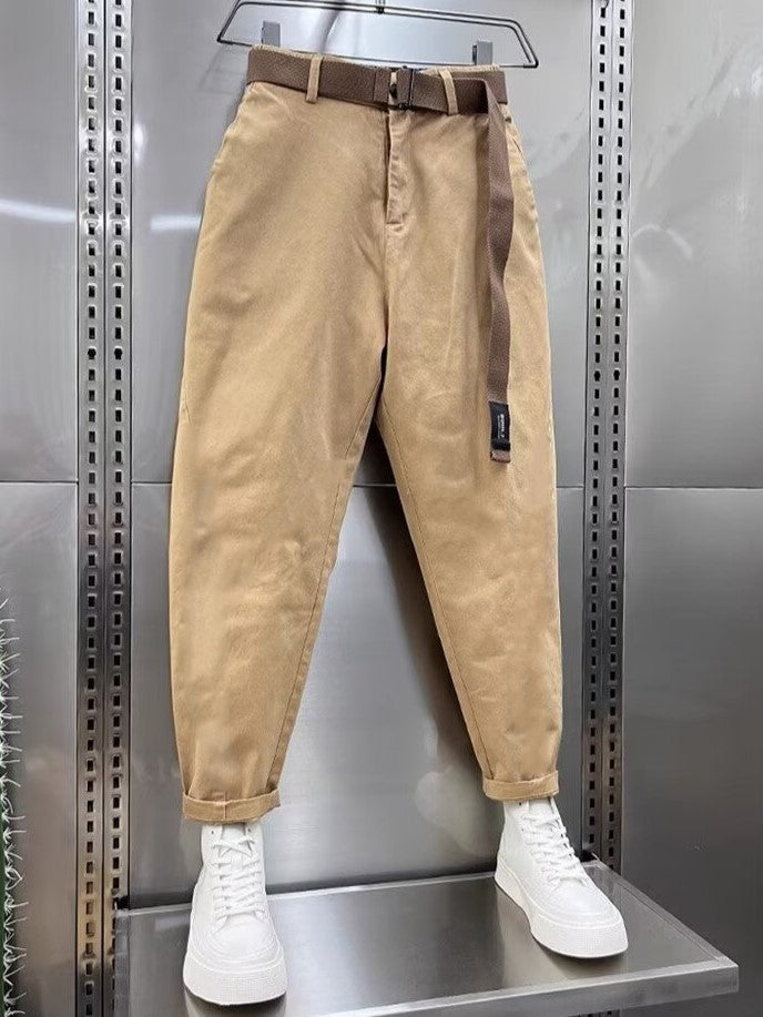 Pantalon coupe carotte avec ceinture sangle