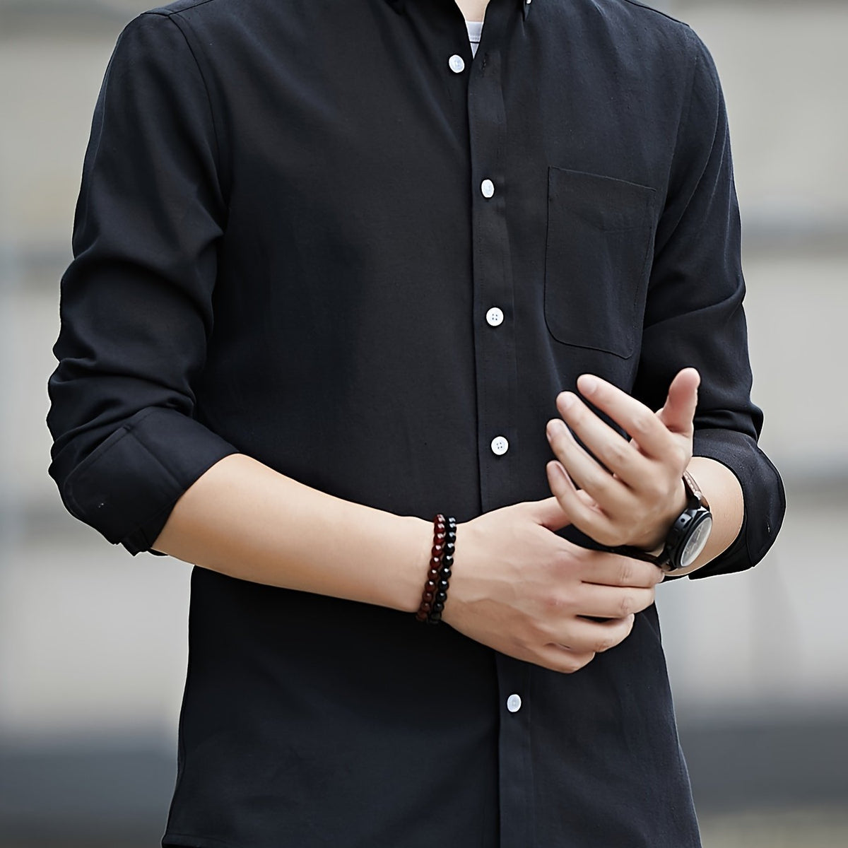 Chemise unie manches longues à poche poitrine
