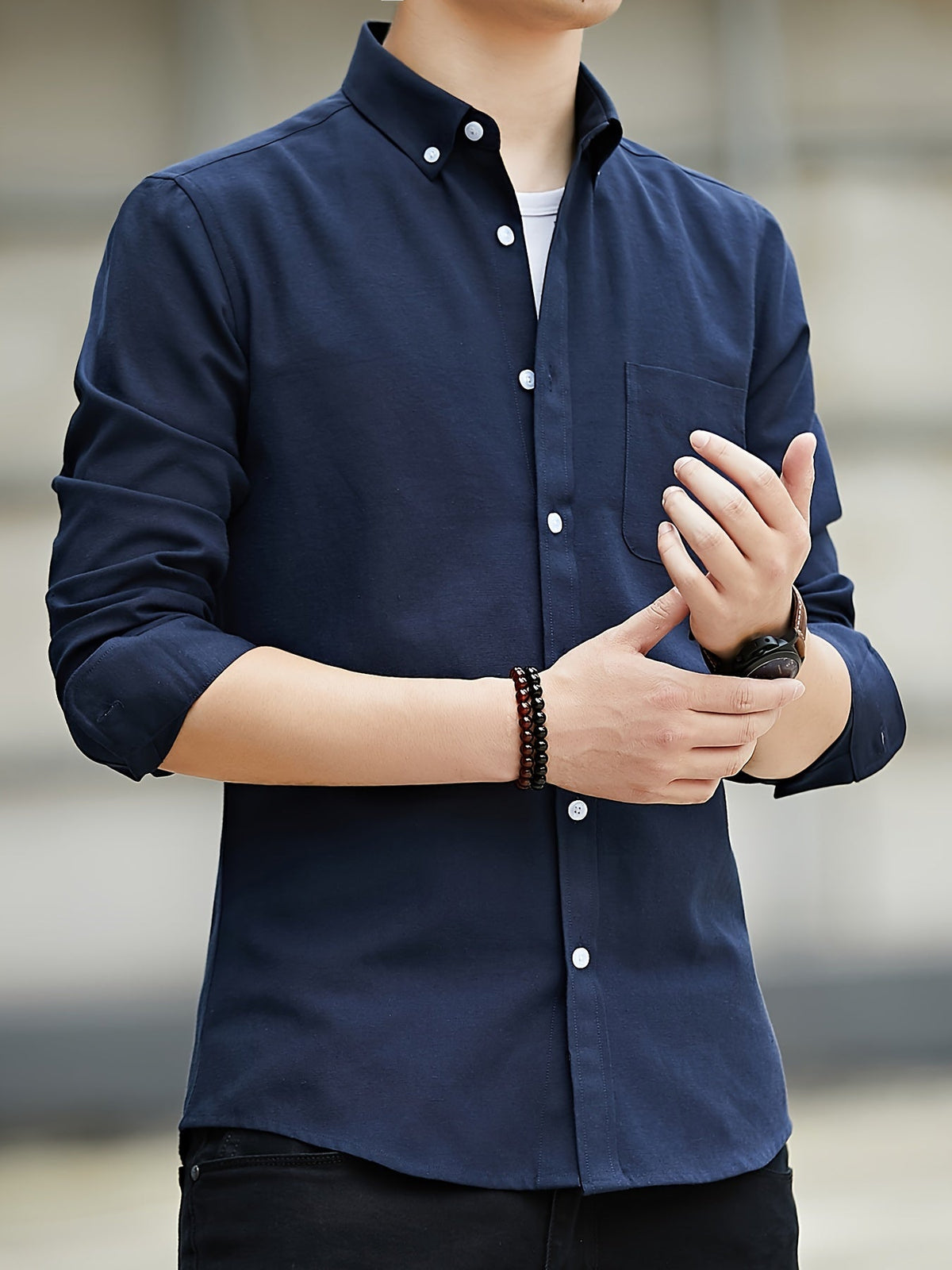Chemise unie manches longues à poche poitrine