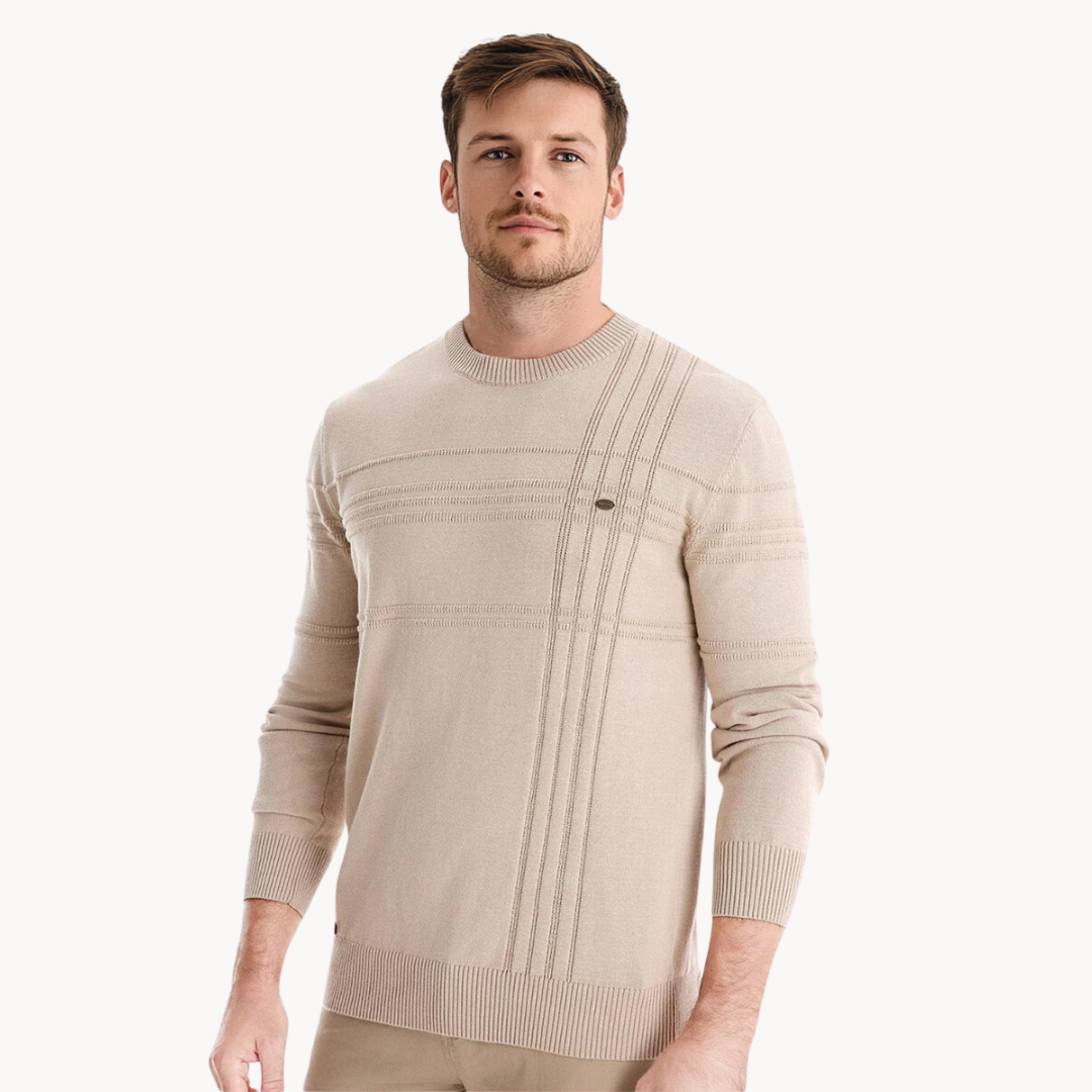 Homme portant le pull col rond à carreaux en relief, coloris beige – Beaubourg