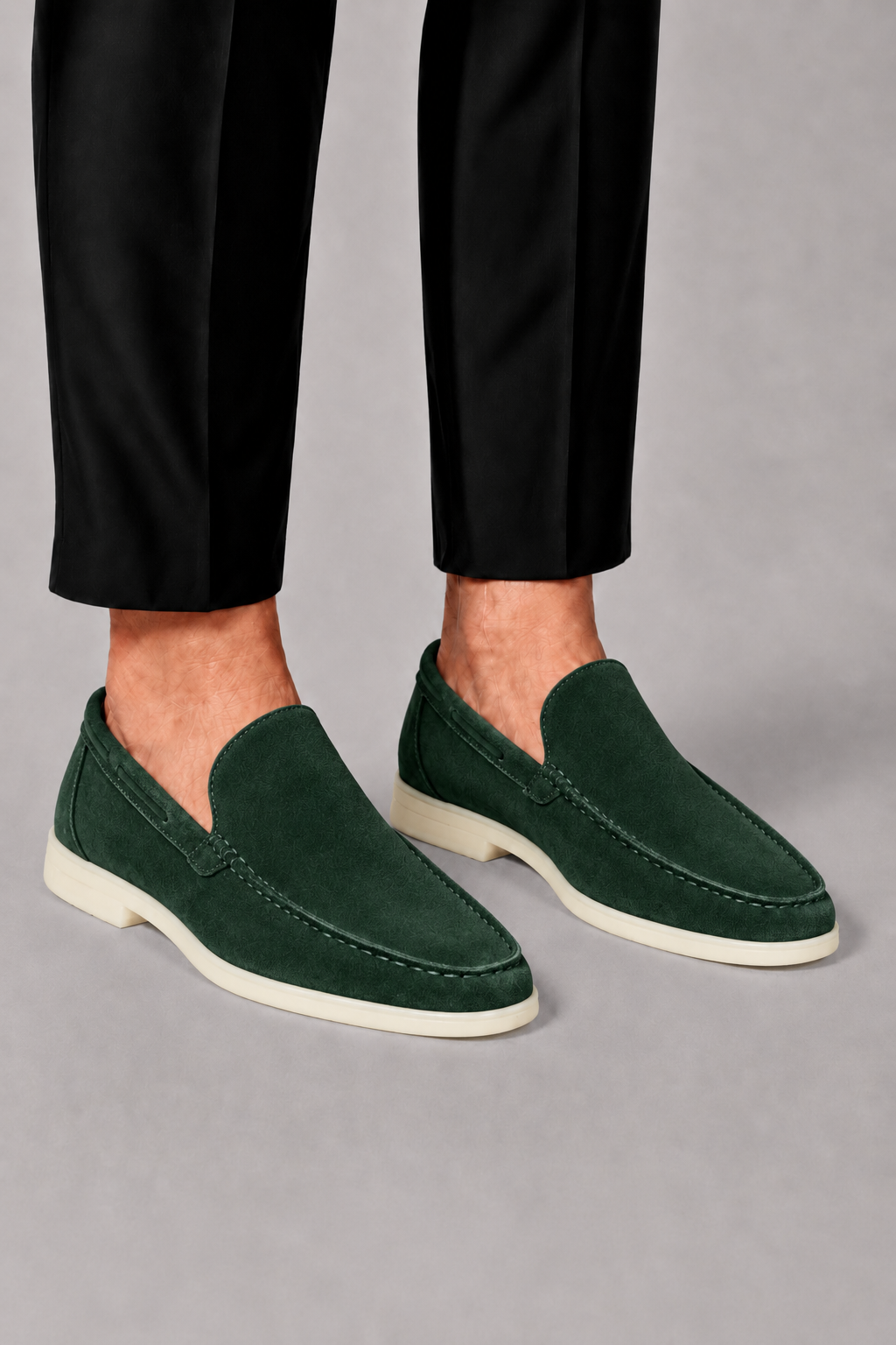 Mocassins en suède à enfiler silhouette nette style smart casual homme – Espelette