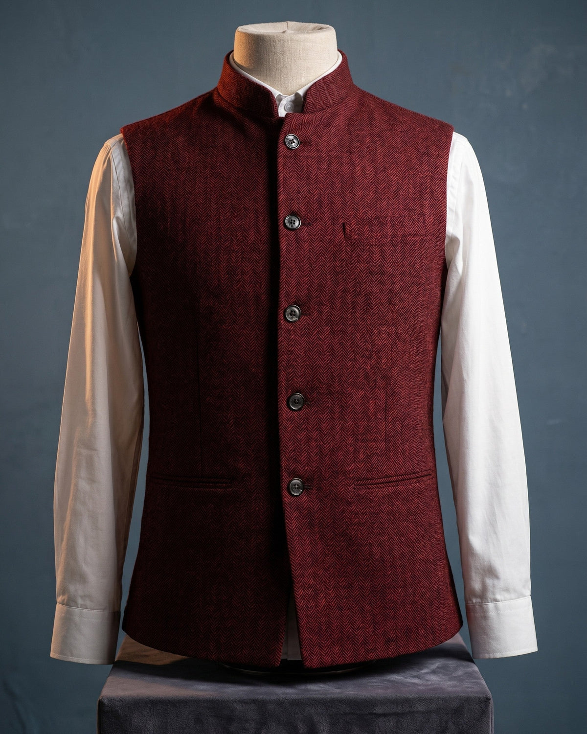 Gilet col Mao motif chevron boutonné allure sobre homme – Rivarennes