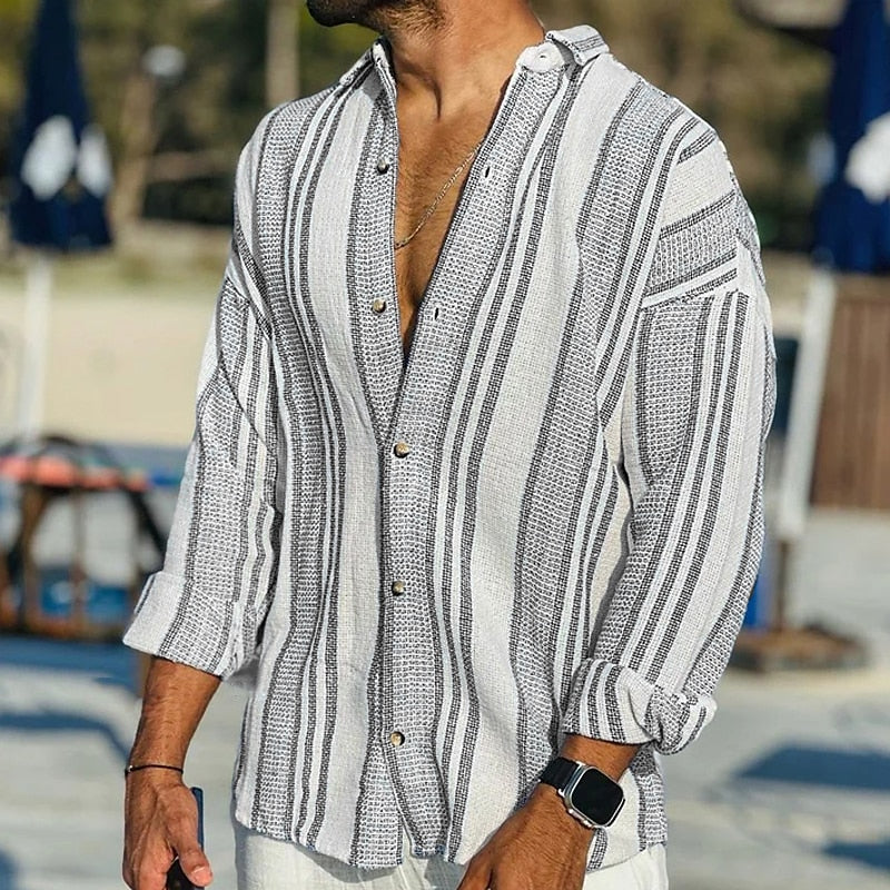 Chemise à larges rayures verticales texturées