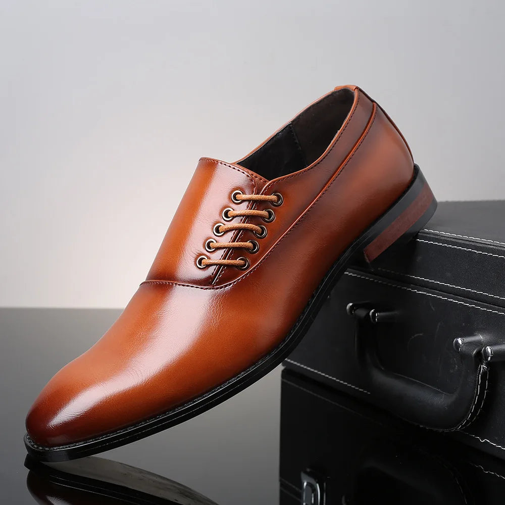 Chaussures habillées lustrées à laçage latéral