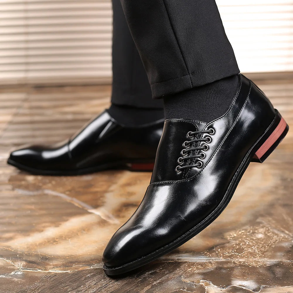 Chaussures habillées lustrées à laçage latéral