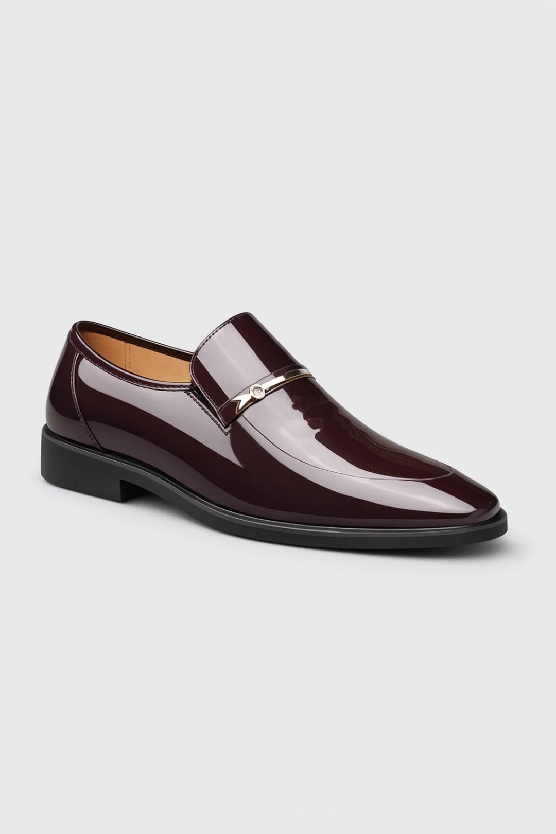 Mocassins vernis détail barre métallique au chic discret homme – Cadière