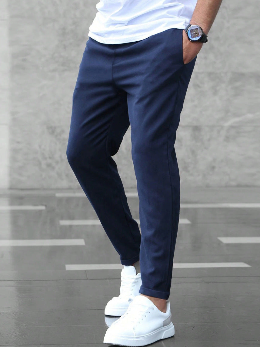 Pantalon taille élastique à cordon coupe fuselée bleu foncé homme, vue de trois quarts
