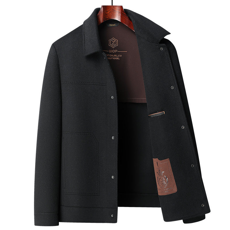 Veste courte aspect lainage noire vue de trois quarts, doublure intérieure