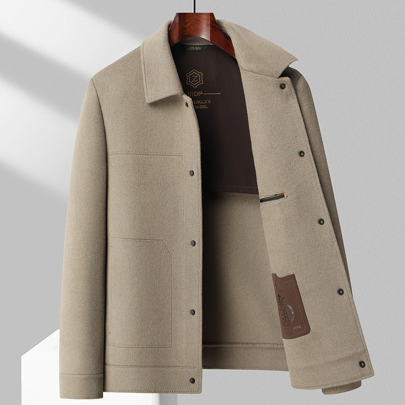 Veste courte aspect lainage beige à col chemise et boutons pression