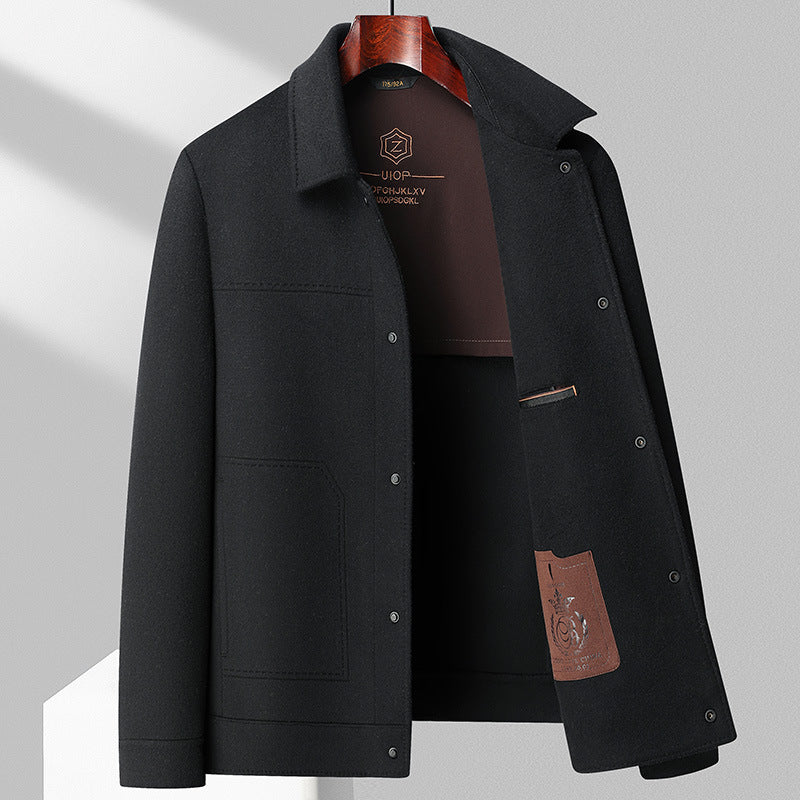 Veste courte aspect lainage noire à col chemise et boutons pression