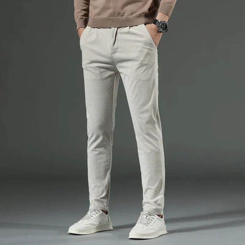 Pantalon velours côtelé fin gris