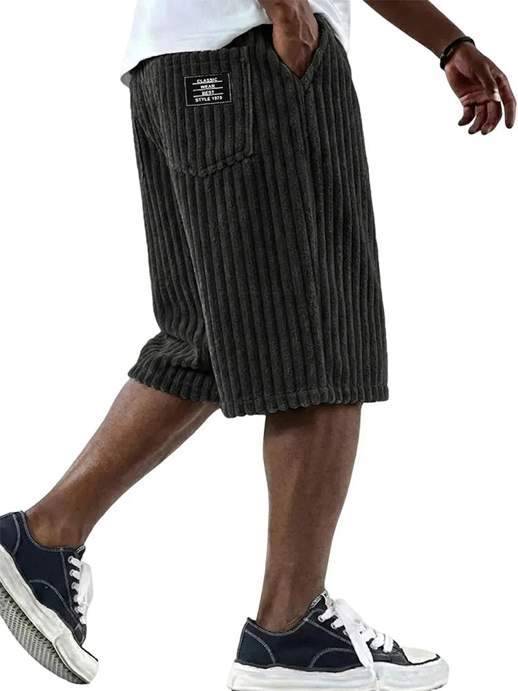 Short côtelé texturé avec badge rétro