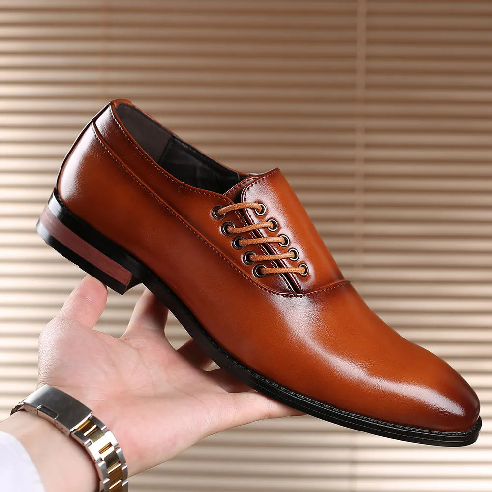 Chaussures habillées lustrées à laçage latéral