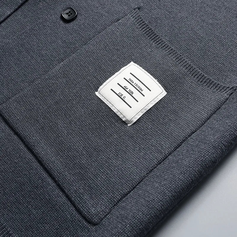 Cardigan boutonné à fines rayures