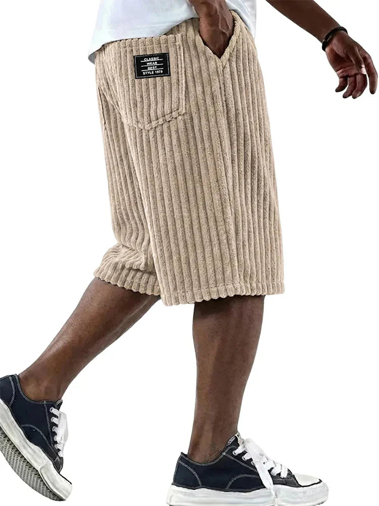 Short côtelé texturé avec badge rétro