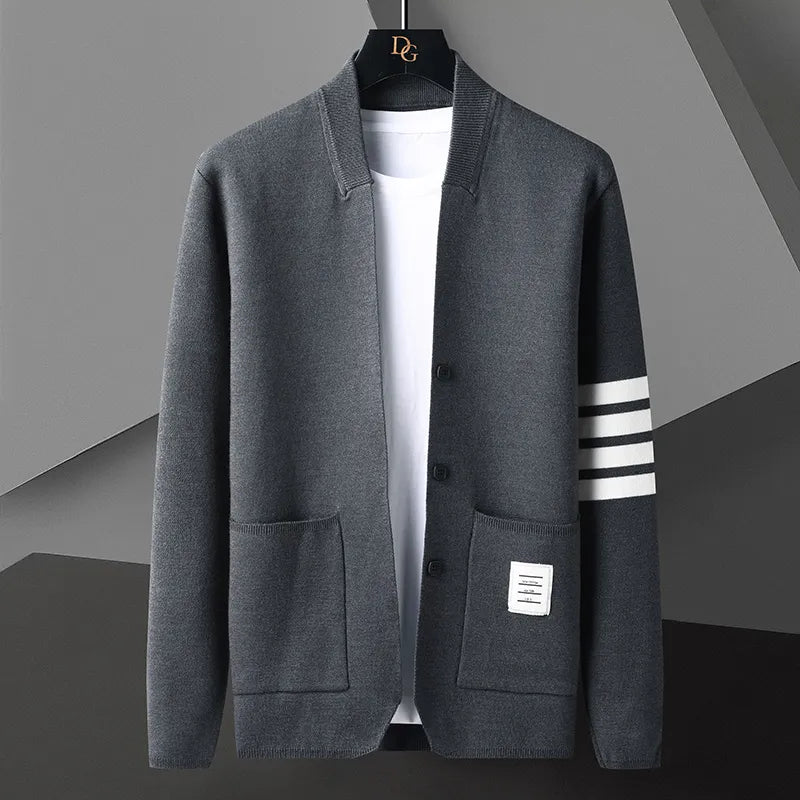 Cardigan boutonné à fines rayures