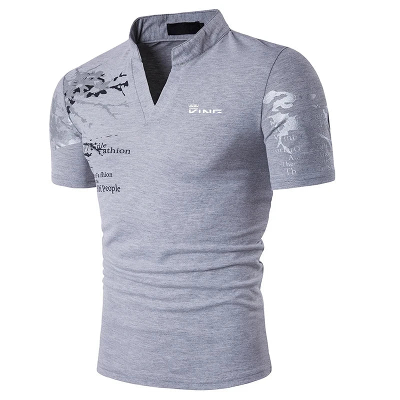 Polo col en V motif graphique