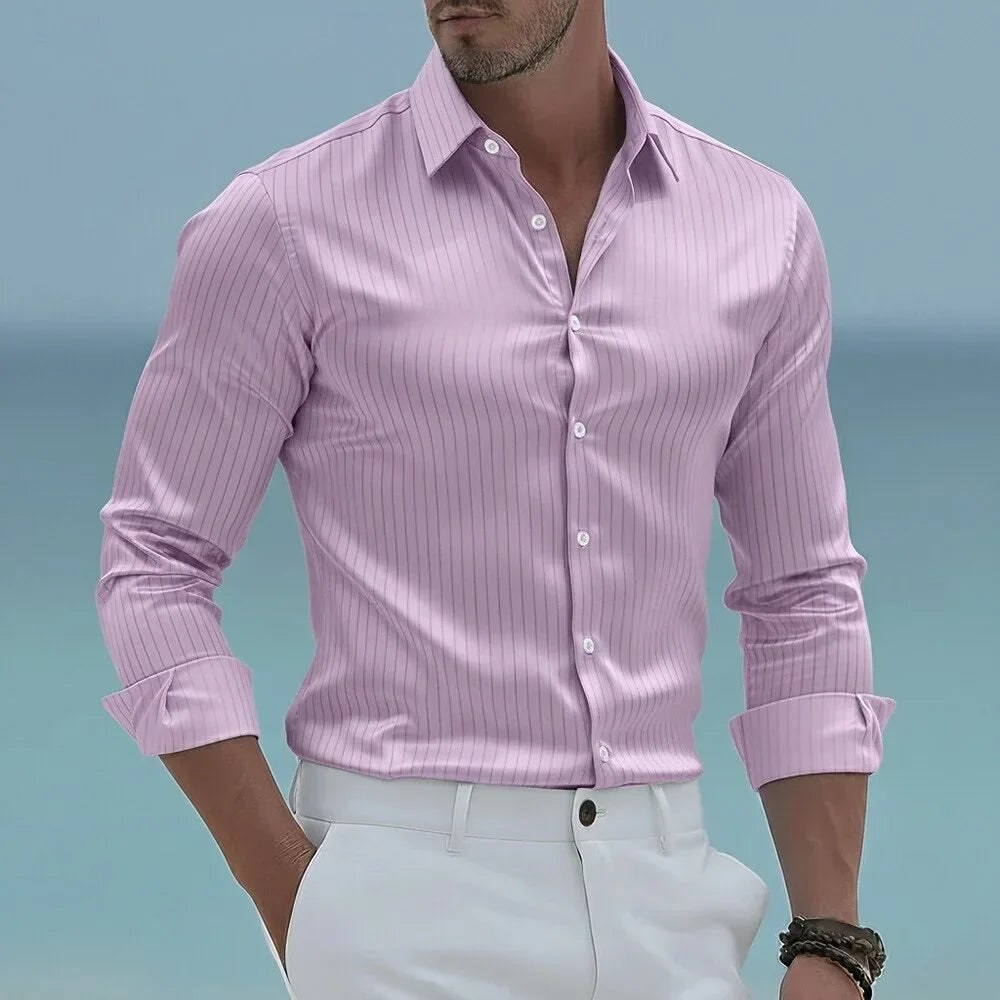 Chemise à fines rayures verticales