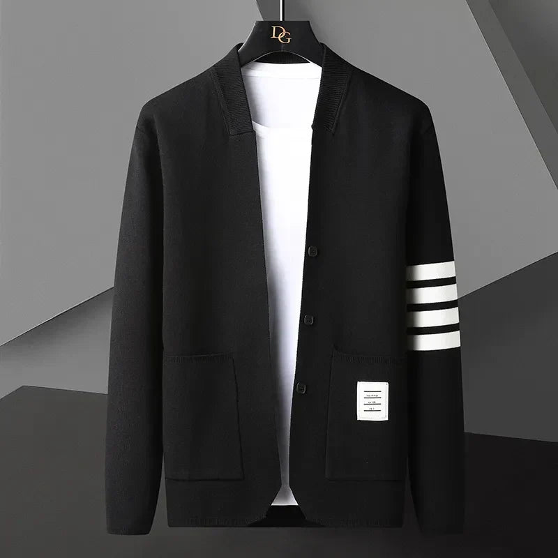 Cardigan boutonné à fines rayures