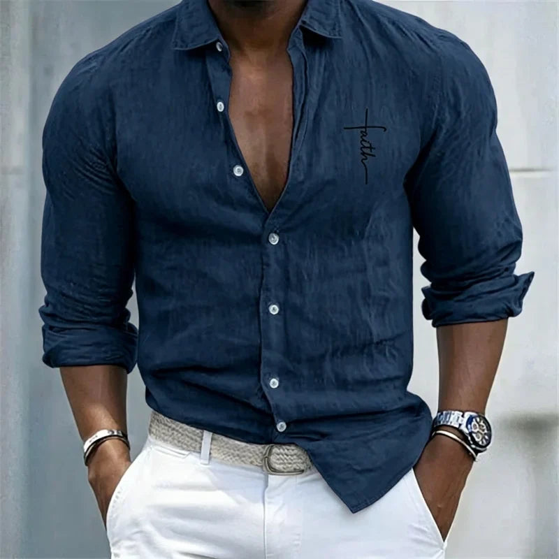 Chemise unie à col classique boutonnée