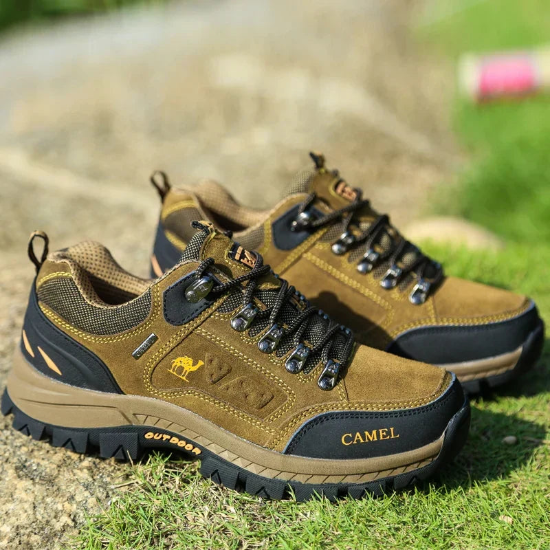 Chaussures de randonnée basses aspect daim
