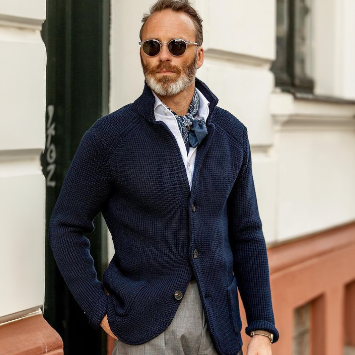 Cardigan en maille intemporelle boutonné du bureau à la soirée homme – Le Conquet