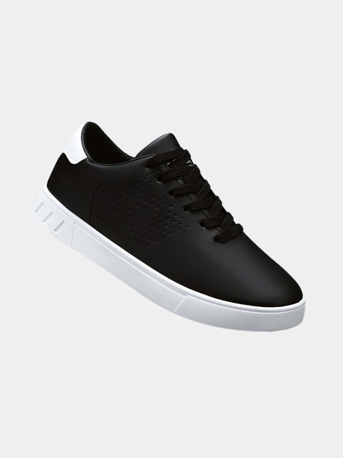 Baskets minimalistes à panneaux perforés