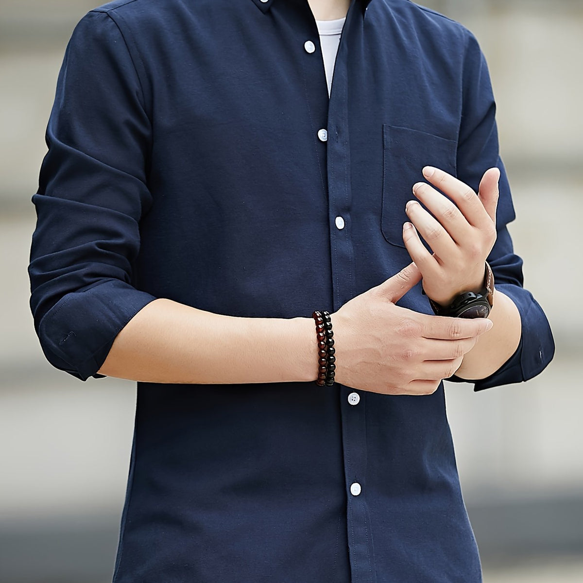 Chemise unie manches longues à poche poitrine