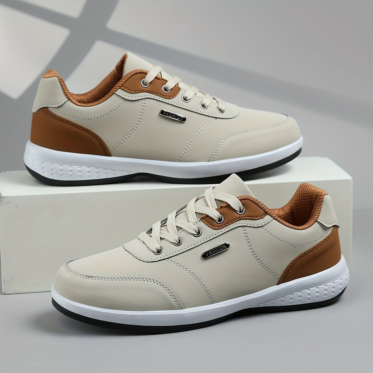 Baskets en toile ou cuir bicolores à lacets semelle contrastée homme – Margaux