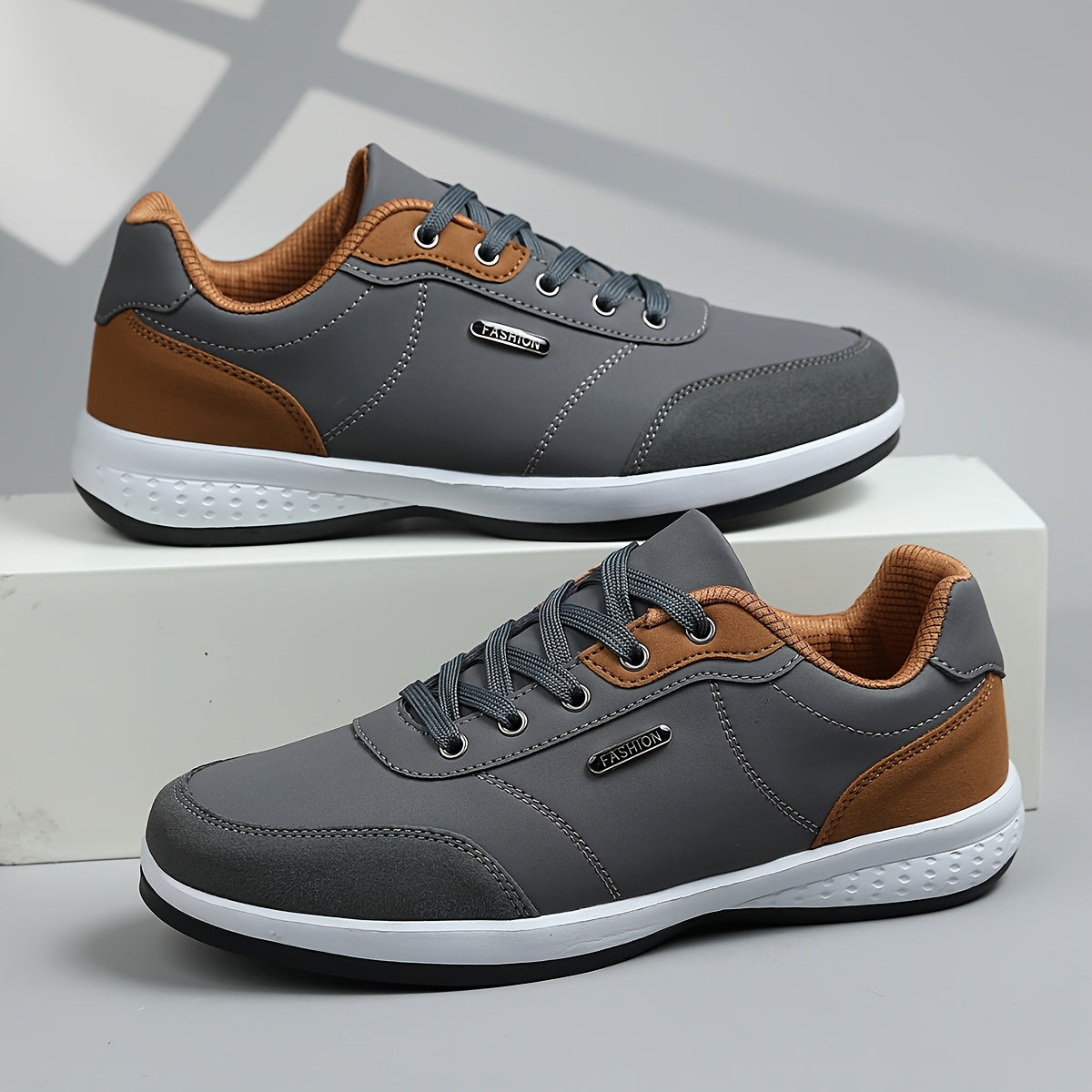 Baskets en toile ou cuir bicolores à lacets semelle contrastée homme – Margaux