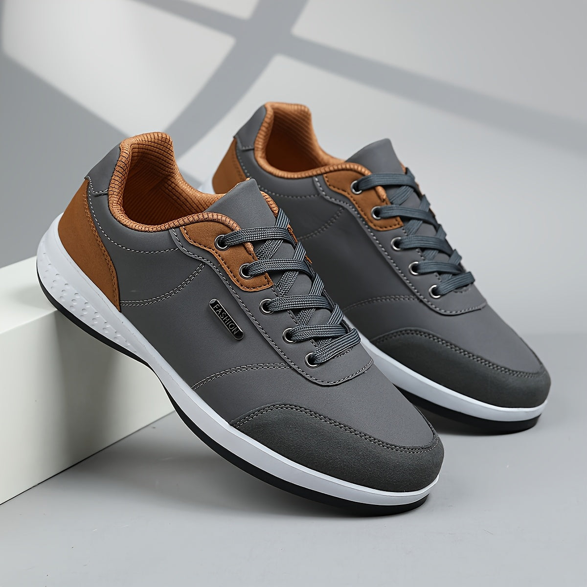Baskets en toile ou cuir bicolores à lacets semelle contrastée homme – Margaux