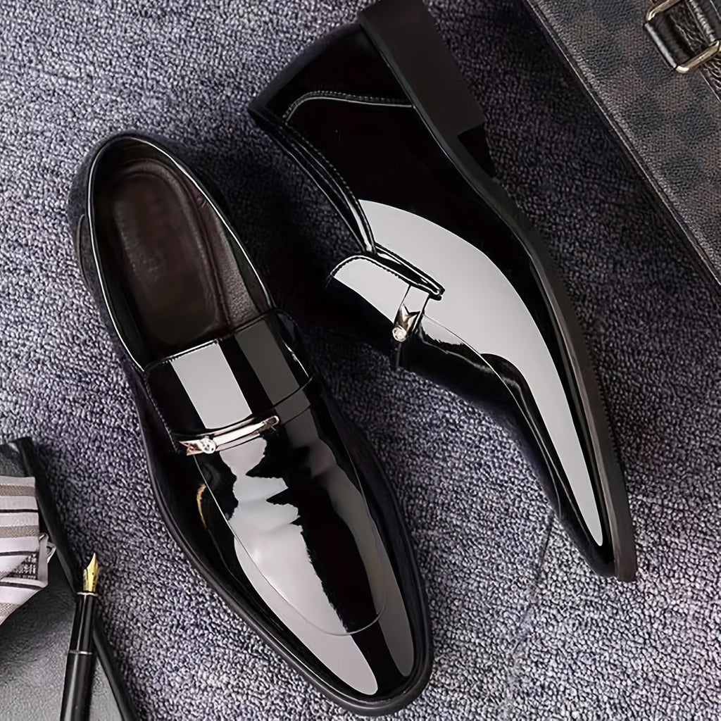 Chaussures habillées vernies à enfiler détail métallique bout allongé homme – Barsac