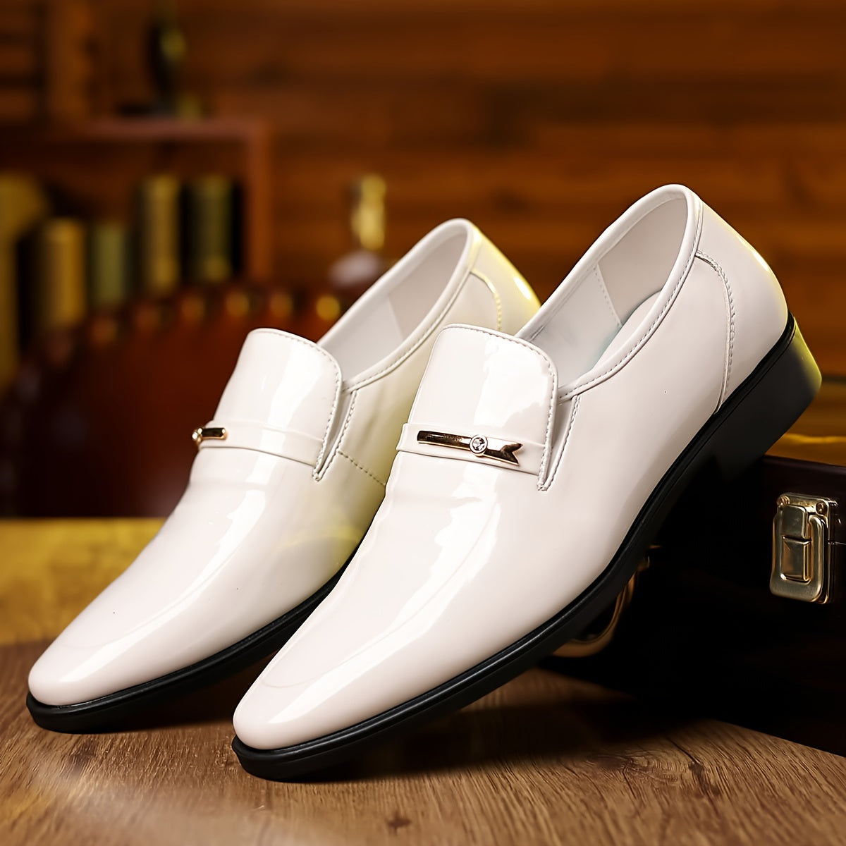 Chaussures habillées vernies à enfiler détail métallique bout allongé homme – Barsac