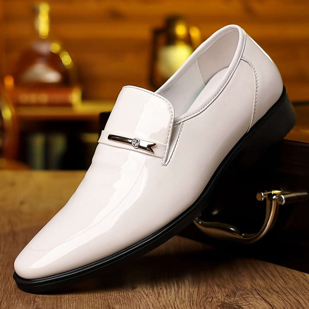 Chaussures habillées vernies à enfiler détail métallique bout allongé homme – Barsac