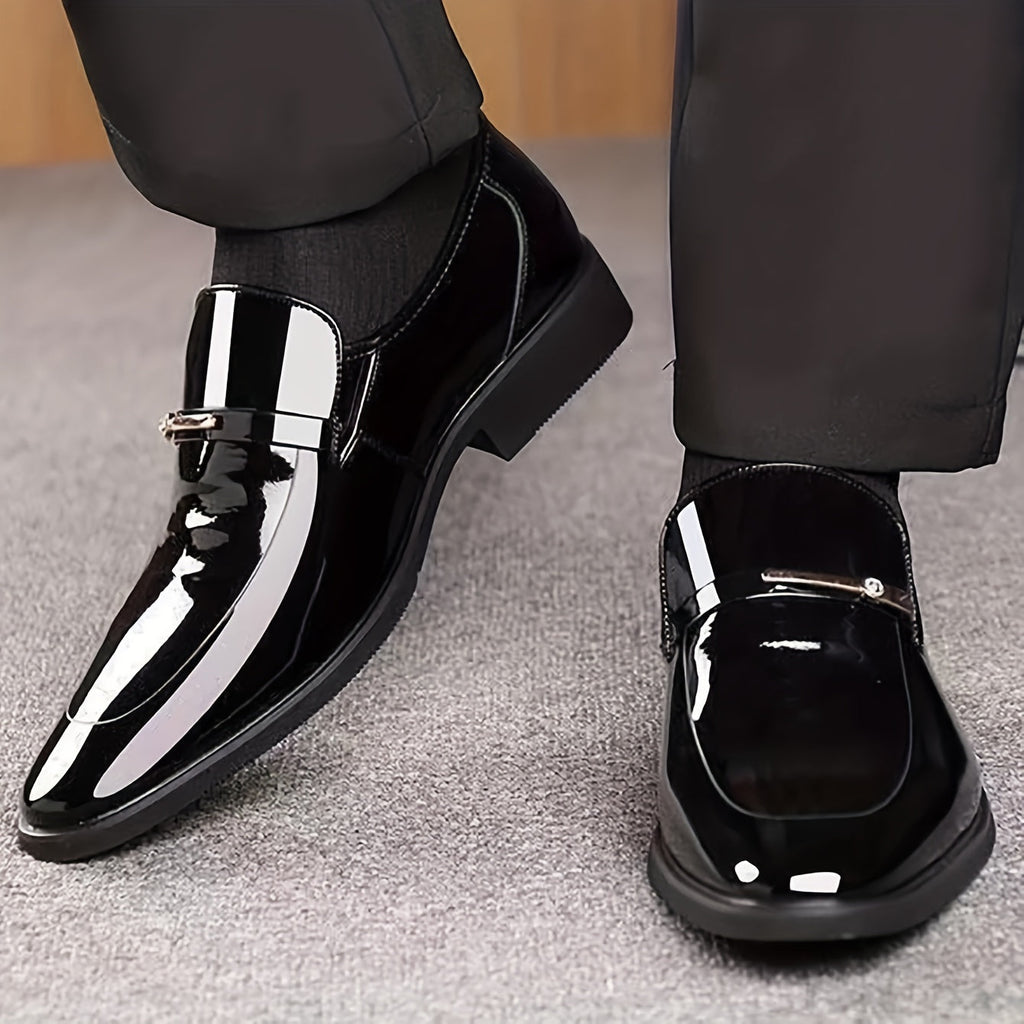 Chaussures habillées vernies à enfiler détail métallique bout allongé homme – Barsac