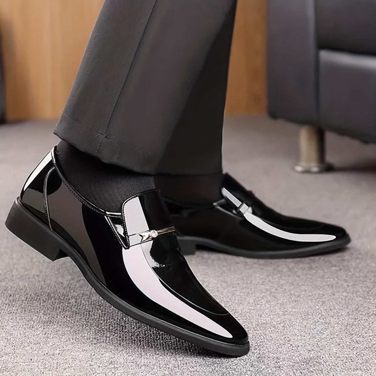 Chaussures habillées vernies à enfiler détail métallique bout allongé homme – Barsac