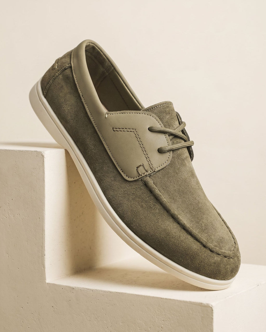 Chaussures à lacets en suédine style sobre silhouette soignée coloris olive homme – Parentis