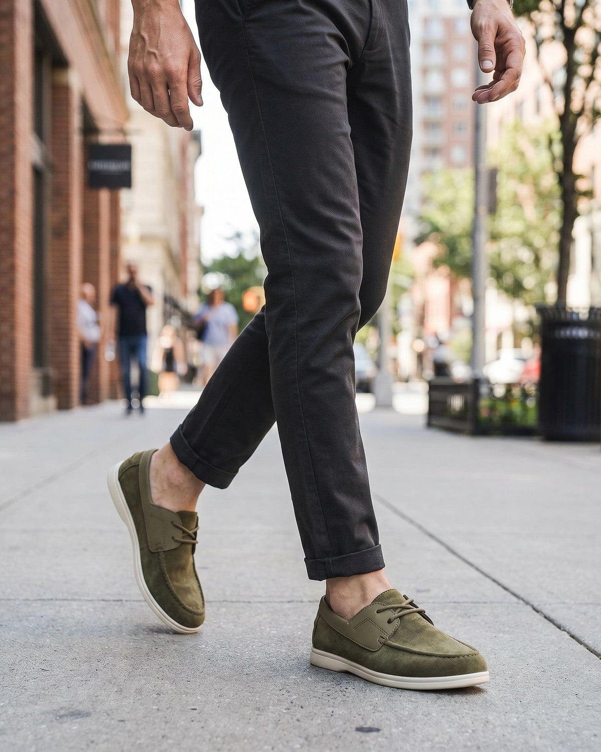 Chaussures à lacets en suédine style sobre silhouette soignée coloris olive homme – Parentis