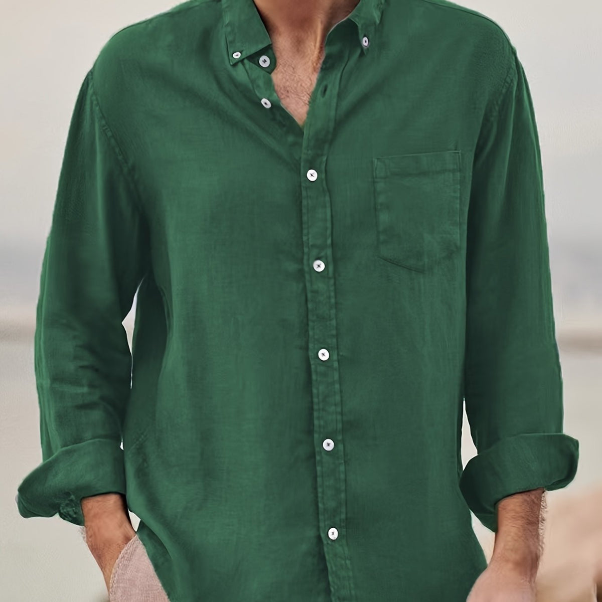 Chemise unie à col classique boutonnée