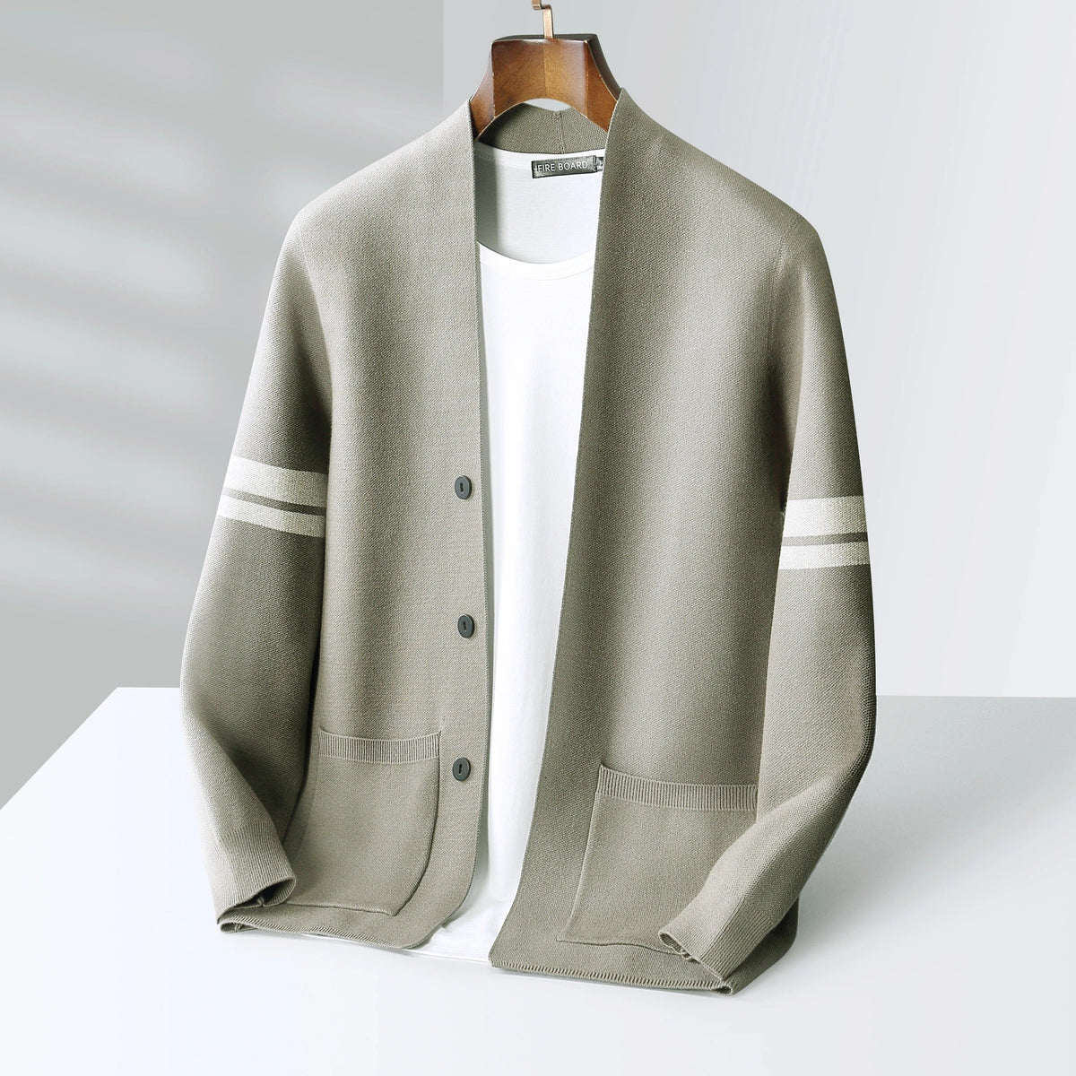 Cardigan rayé aux manches avec poches