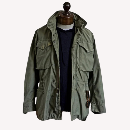 Veste en toile aux lignes épurées