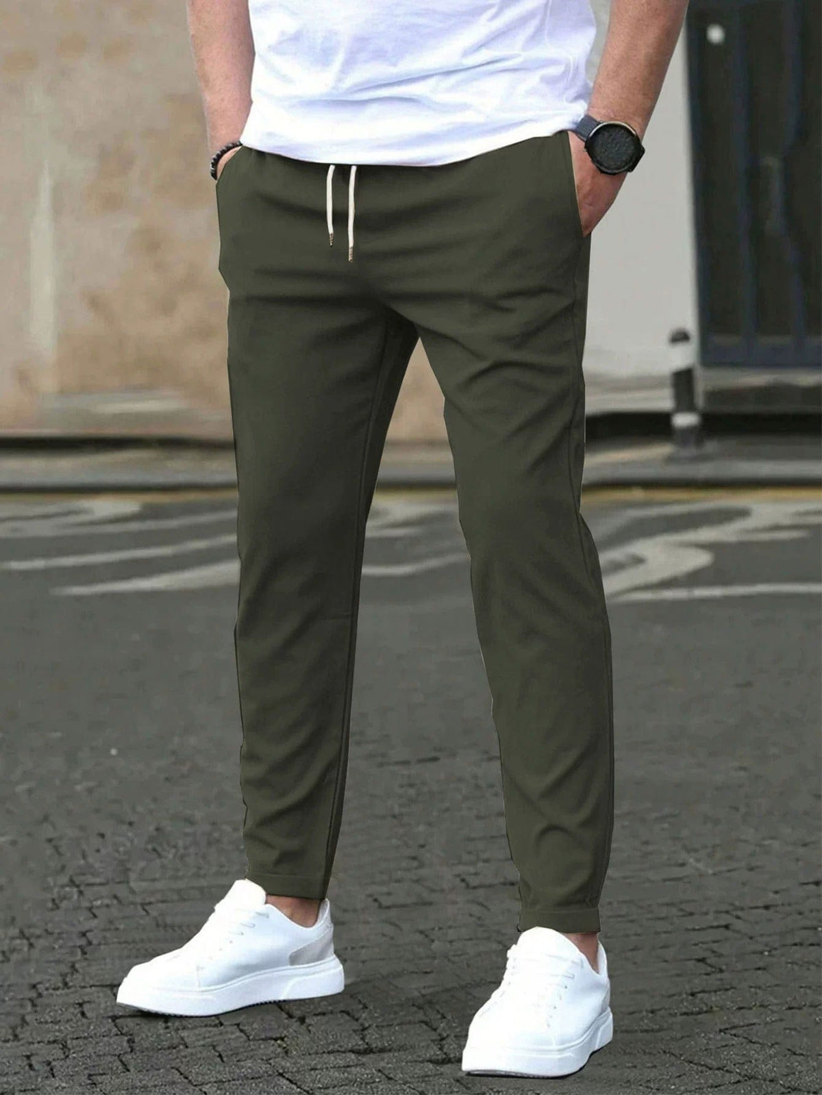 Pantalon fuselé à taille élastique