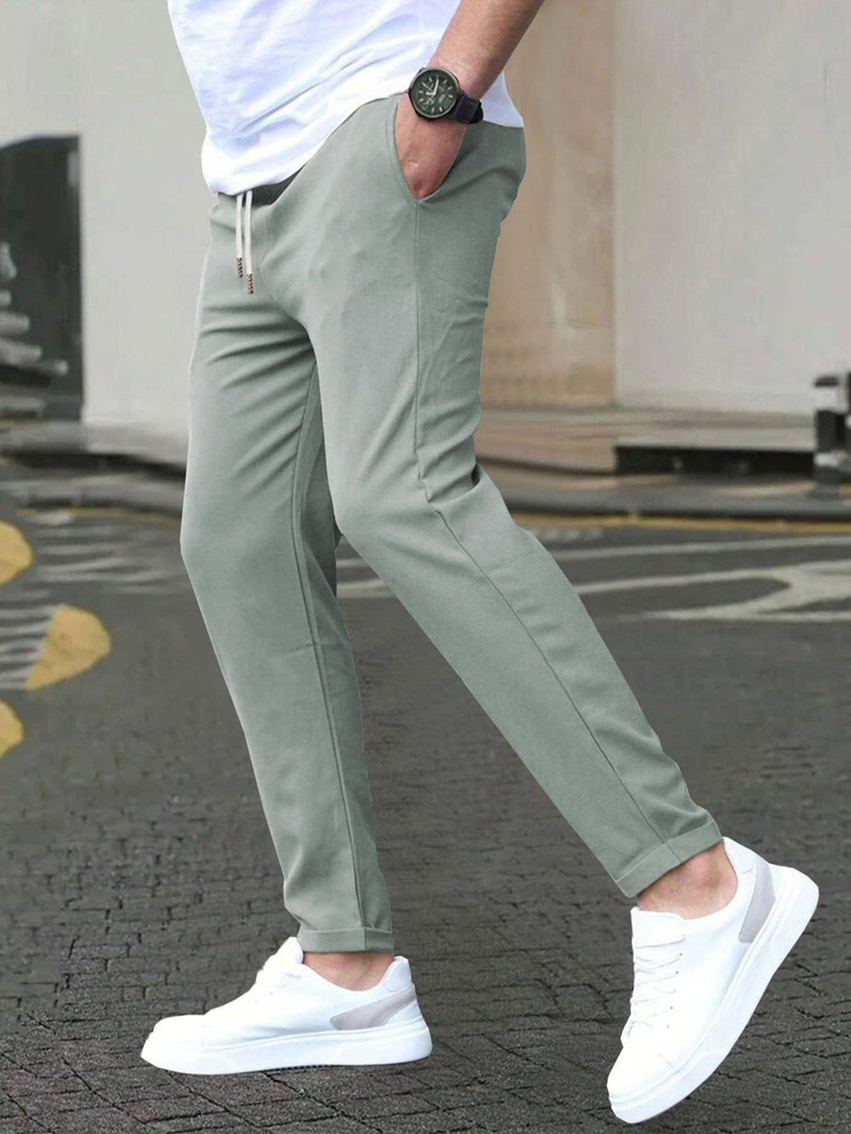 Pantalon fuselé à taille élastique