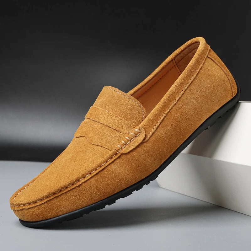 Mocassins raffinés en daim souple à enfiler pour un style discret et soigné homme – Harcourt