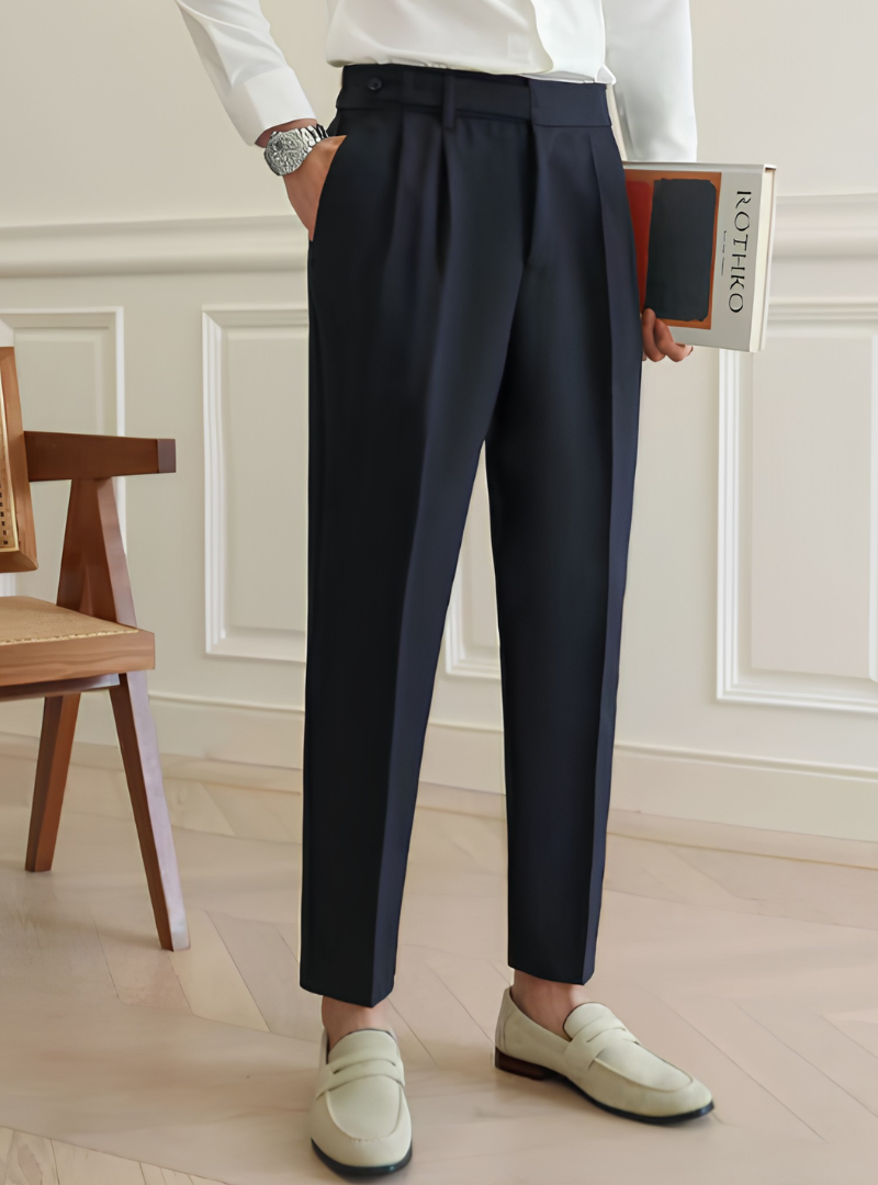 Pantalon de tailleur à plis et poches latérales taille à passants homme – Pécharmant